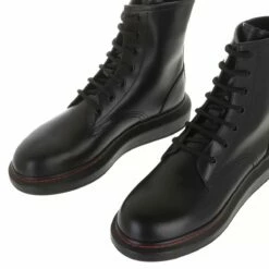 Alexander McQueen Hybrid Boots Black/Black Bottes à Lacets 9 Alexander McQueen Hybrid Boots Black/Black Bottes à Lacets -Pas Cher Fashionette Magasin A0162322 AlexanderMcQueen position 4