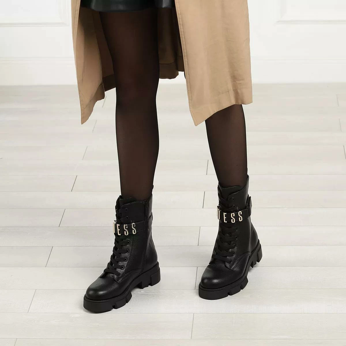 Guess Madox Black Bottes à Lacets 4 Guess Madox Black Bottes à Lacets – Image 2