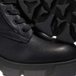 Guess Madox Black Bottes à Lacets 11 Guess Madox Black Bottes à Lacets -Pas Cher Fashionette Magasin A0187809 Guess position 5