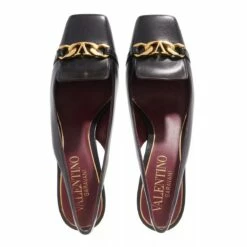 Valentino Garavani Vlogo Chain Slingback Pump Nappa Black Escarpin 9 Valentino Garavani Vlogo Chain Slingback Pump Nappa Black Escarpin -Pas Cher Fashionette Magasin A0199188 ValentinoGaravani position 4