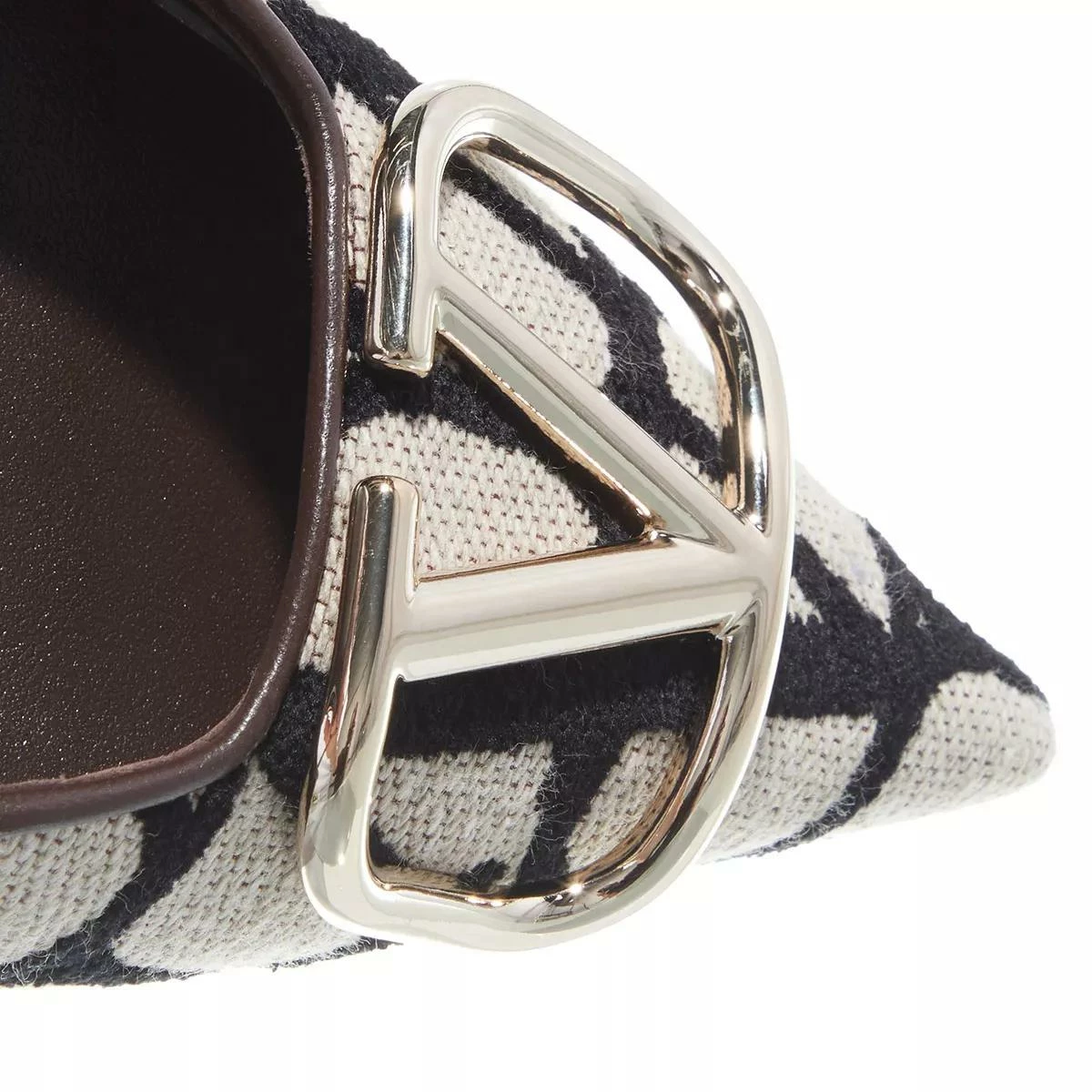 Valentino Garavani Lambskin V Logo Slingback Sandals Beige Black Brown Sandale à Lanières 5 Valentino Garavani Lambskin V Logo Slingback Sandals Beige Black Brown Sandale à Lanières – Image 3