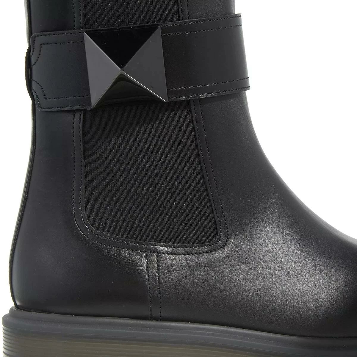 Valentino Garavani One Stud Beatle Boot In Calfskin Black Bottine 5 Valentino Garavani One Stud Beatle Boot In Calfskin Black Bottine – Image 3