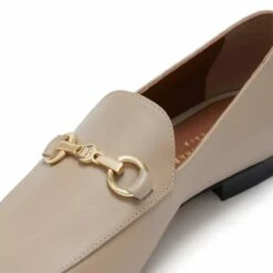 Isabel Bernard Vendôme Fleur Calfskin Leather Loafers Taupe Mocassin -Pas Cher Fashionette Magasin A0218731 PACKSHOT DETAIL
