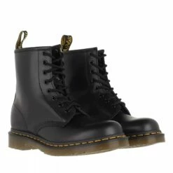 Dr. Martens 8 Eye Boot Black Smooth Bottes à Lacets