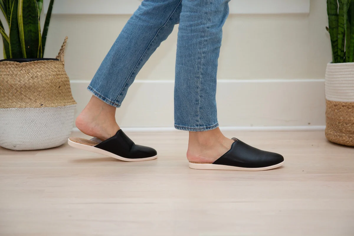 Devant 61 Devant -Pas Cher Fashionette Magasin house mules black dooeys womens house shoes